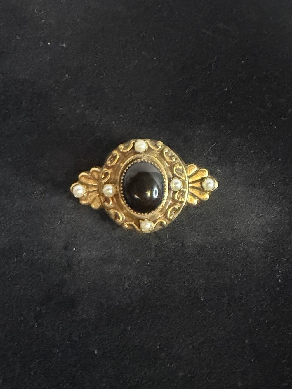 Vintage Original By Robert Brooch Pin Black Oval Cabochon Faux Pearl Gold Tone
